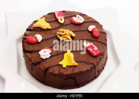 Schokoladen-Walnuss-Kuchen mit Zucker Weihnachtsplätzchen Stockfoto
