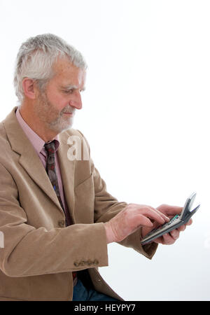 Älteren Geschäftsmann Betrieb Taschenrechner Stockfoto