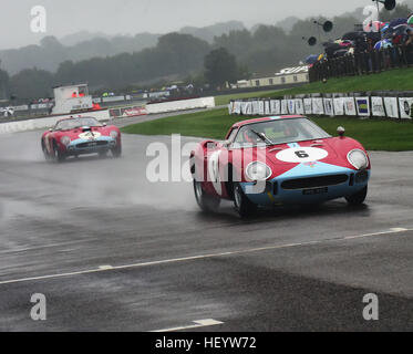 Nicolas Minassian, Clive Freude, Ferrari 250 LM, Jo Bamford, Christian Horner, Ferrari 250 GTO-64, Royal Automobile Club TT Feier, beim Goodwood Revival Stockfoto