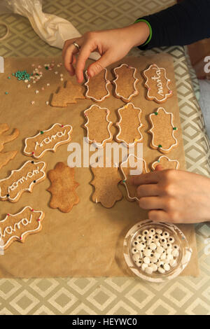 Cookies mit Puderzucker Rohr Dekoration Stockfoto