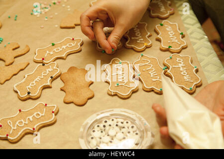 Cookies mit Puderzucker Rohr Dekoration Stockfoto