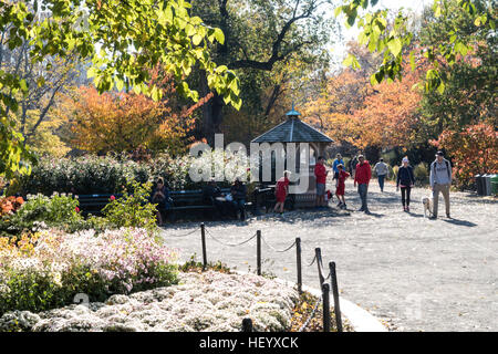 Reitweg im Central Park ist zugänglich durch Ingenieure Gate, New York City, USA Stockfoto