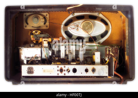 Innerhalb einer antiken Radio, Lautsprecherkabel und Kondensator Stockfoto