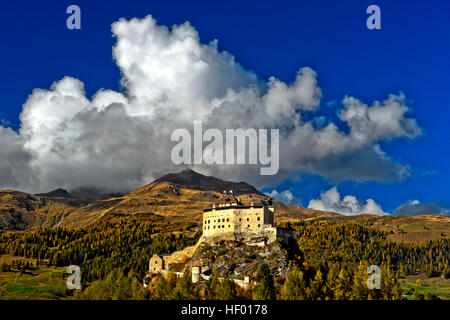 Schloss Tarasp, Scuol, untere Engadin, Graubünden, Schweiz Stockfoto