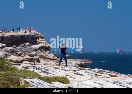 Sydney, Australien. 26. Dezember 2016. Foto von Maroubra Landzungen zeigen die Teilnehmer der Sydney-Hobart-Regatta auf dem Weg entlang der Ostküste von Australien in Richtung Hobart, Tasmanien. © Simonito Tecson/Alamy Live-Nachrichten Stockfoto