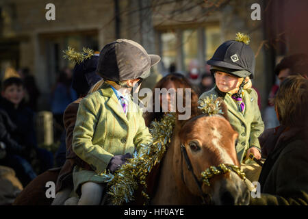 Brigstock, Northamptonshire, UK. 26. Dezember 2016. Jüngste Teilnehmer in der Boxing Day Jagd organisiert von Pytchley Hunt in Brigstock, Northamptonshire, England, am 26. Dezember 2016 © Vermischtes/Alamy Live News Stockfoto