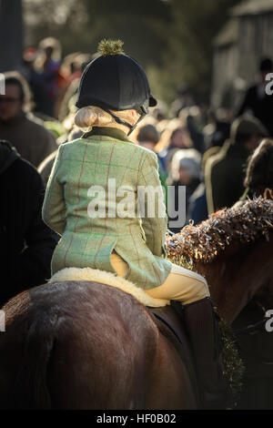 Brigstock, Northamptonshire, UK. 26. Dezember 2016. Jüngste Teilnehmer in der Boxing Day Jagd organisiert von Pytchley Hunt in Brigstock, Northamptonshire, England, am 26. Dezember 2016 © Vermischtes/Alamy Live News Stockfoto