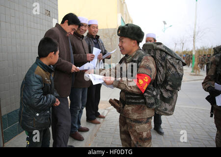 Yinchuan, China. 26. Dezember 2016. . Soldaten nehmen Teil in Winter Training im Freien in der kalten Jahreszeit in Yinchuan, der Hauptstadt der nordwestlichen chinesischen autonomen Region Ningxia Hui am 26. Dezember 2016. © SIPA Asien/ZUMA Draht/Alamy Live-Nachrichten Stockfoto