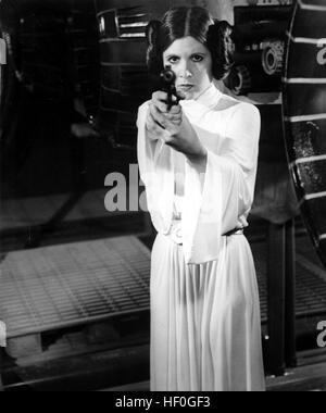 CARRIE FRANCES FISHER (21. Oktober 1956 - 27. Dezember 2016) war eine US-amerikanische Schauspielerin, Drehbuchautor, Autor, Produzent und Sprecher. Sie war bekannt für die Wiedergabe von Prinzessin Leia in Star Wars-Filmen. Fisher war auch bekannt für ihre semi-autobiografischen Romane, einschließlich Postkarten aus dem Rand und das Drehbuch für den Film des gleichen Namens, sowie ihr autobiografische One-Woman-Stück, und seine Sachbuch Wishful Drinking, basierend auf der Show. Ihre weitere Filmrollen enthalten Shampoo (1975), The Blues Brothers (1980), Hannah und ihre Schwestern (1986), meine teuflischen Nachbarn (1989) und When Harry Met Sally (1 Stockfoto