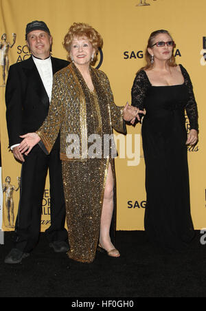 Los Angeles, Ca, USA. 25. Januar 2016. Todd Fisher, Debbie Reynolds, Carrie Fisher im 21. jährlichen SAG Awards Press Room in Los Angeles, Kalifornien am 25. Januar 2015. © Faye lernen/Medien Punch/Alamy Live-Nachrichten Stockfoto