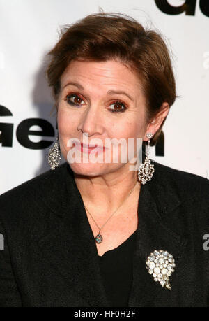 Datei-PIC: Westwood, Kalifornien, USA. 27. Dezember 2016. 27. Dezember 2016 - starb Carrie Fisher, die berühmte Schauspielerin, die Prinzessin Leia in der Star Wars Reihe dargestellt am Dienstag nach einem schweren Herzinfarkt. Carrie Frances Fisher eine amerikanische Schauspielerin, Drehbuchautorin, Autor, Produzent und Sprecher, war die Tochter von Sänger Eddie Fisher und Schauspielerin Debbie Reynolds. Foto: 01 Mai 2006 - Westwood, Kalifornien. Carrie Fisher. Geffen Playhouse jährliche '' Backstage bei der Geffen'' Gala, 2006. Bildnachweis: ZUMA Press, Inc./Alamy Live-Nachrichten Stockfoto