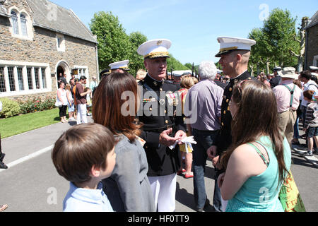 Der 32. Assistent Kommandant des Marinekorps, US Marine Corps General Joseph F. Dunford besucht Belleau Wood, Frankreich 27. Mai 2012. Der 32. Assistent-Kommandant des Marinekorps General Dunford besucht Frankreich für die jährliche Gedenkfeier auf der Belleau Wood. (U.S. Marine Corps Foto von Sergeant Alvin Williams/freigegeben) USMC-120527-M-BZ543-1301 Stockfoto