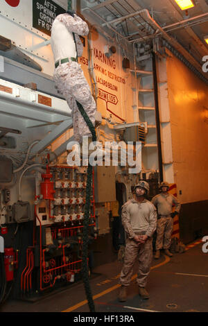 U.S. Marine Corps CPL. Ian Douglas, rekonfigurierbarer Transportable ...