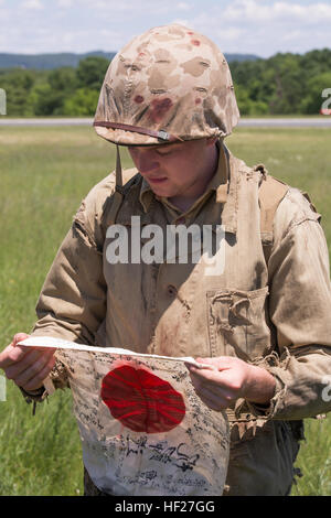 Im Mid-Atlantic Air Museum in Reading, PA. Zeigen sie Waffen, Taktiken und historische Uniformen aus dem Zweiten Weltkrieg, darunter eine japanische Flagge aus der Schlacht von Iwo Jima mit Scheinschlachten und einer Flugshow. Stockfoto