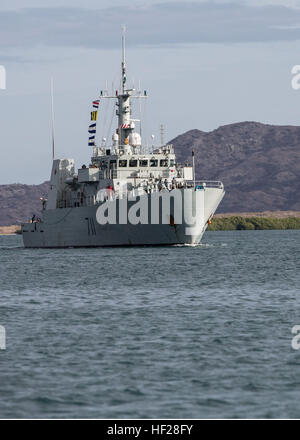 Kanadische Schiff HMCS Summerside kommt in der Dominikanischen Naval Base, Las Calderas Bani, Dominikanische Republik während Tradewinds 2014, 19. Juni 2014 in der Nähe. US-Marines mit Charley Gesellschaft, 4. Law Enforcement Bataillon, zwingt Meeresschutzgebiet und Soldaten mit der kanadischen Armee bilden Polizeikräfte aus 13 Partnernationen Teilnahme an Tradewinds Phase II Field Training Exercise vom 16. Juni bis 25. Juni statt. Tradewinds 2014 ist eine gemeinsame, kombinierte Übung durchgeführt, um Partner Nation gegen grenzüberschreitende organisierte Kriminalität Missionen und humanitären Luft und Disa bauen Stockfoto