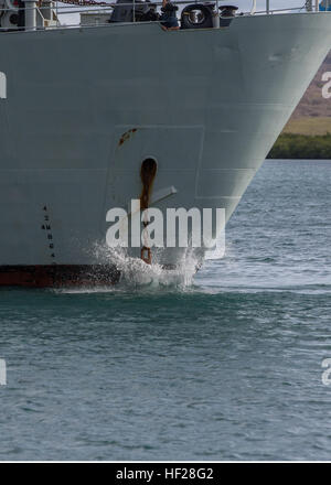 Kanadische Schiff HMCS Summerside Drop Anker durchzuführen einen mediterranen Liegeplatz Tradewinds 2014 auf dem Dominikanischen Marinestützpunkt, Las Calderas, befindet sich in der Nähe von Bani, Dominikanische Republik, 19. Juni 2014. US-Marines mit Charley Gesellschaft, 4. Law Enforcement Bataillon, zwingt Meeresschutzgebiet und Soldaten mit der kanadischen Armee bilden Polizeikräfte aus 13 Partnernationen Teilnahme an Tradewinds Phase II Field Training Exercise vom 16. Juni bis 25. Juni statt. Tradewinds 2014 ist eine gemeinsame, kombinierte Übung durchgeführt, um Partner Nation gegen transnationale organisierte Crim bauen Stockfoto