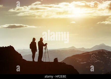 Paar Fotografen Mountain Top-Reise Stockfoto