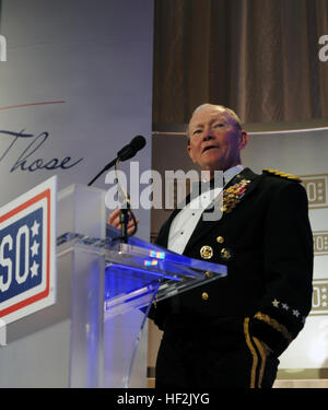 Armee-General Martin Dempsey, Vorsitzender Joint Chiefs Of Staff, der 2014 USO Gala, Washington, d.c., 17. Oktober 2014. (Foto: US Army National Guard Sgt. 1. Klasse Jim Greenhill/freigegeben) 2014 USO Gala 141017-Z-DZ751-610 Stockfoto