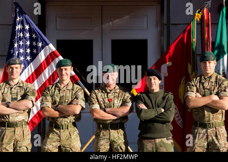 Mitglieder des Militärs aus verschiedenen Ländern treffen sich in Camp Lejeune, North Carolina, um Bold Alligator, eine multinationale Marineamphibienübung, zu absolvieren, um amphibische Operationen zu trainieren und die Interoperabilität der Koalition zu verbessern. Stockfoto