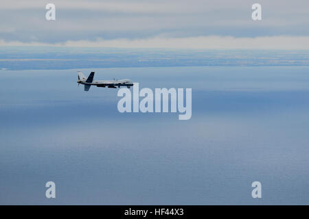 Syracuse, NY – einer ferngelenkten MQ-9 Reaper, betrieben von der New York Air National Guard 174. Angriff Flügel fliegt eine routinemäßige Ausbildungsmission in Zentrum von New York am 23. Oktober 2016. Der Civil Air Patrol bietet Chase Flugzeug Vorgänge für die MQ-9, vom eingeschränkten Luftraum und FAA sehen und vermeiden von ferngelenkten Flugzeugen (RPA) Anforderungen. (U.S. Air National Guard Foto von Master Sgt. Eric Miller/freigegeben) MQ-9 nimmt Flug über Central New York 161019-Z-QU230-012 Stockfoto