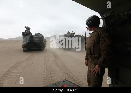 Marines des 3rd Assault Amphibian Battalion entsenden von der USS New Orleans aus, um multinationale amphibische Operationen in Ancon, Peru, durchzuführen, um die regionale maritime Zusammenarbeit zu verbessern. Stockfoto