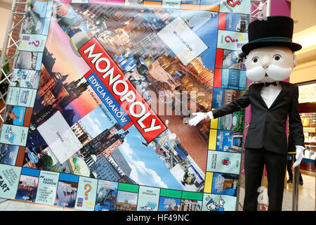 Krakau, Polen - 7. November 2015: Erste laufen Monopoly Edition Krakau Krakau im Shopping Center Bonarka City Center o/p Mister Monopoly Stockfoto