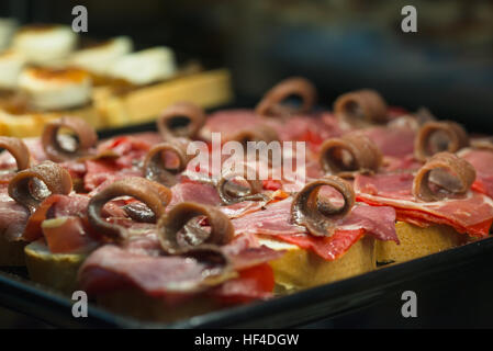 Tapas in Madrid San Miguel Markt zu verkaufen. Spanien. Stockfoto