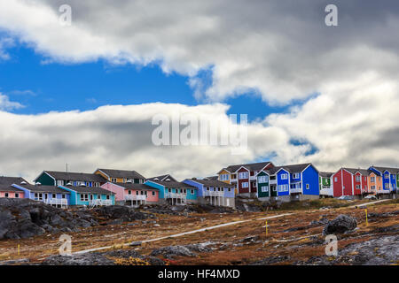 Bunte Häuschen in der Vorstadt Nuuk, Grönland Stockfoto