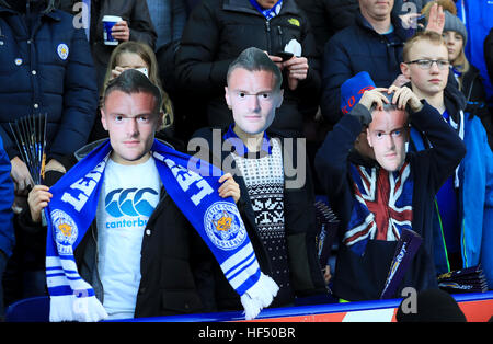 Leicester City Fans tragen Gesichtsmasken von Jamie Vardy auf der Tribüne vor der Premier League match bei der King Power Stadium, Leicester. Stockfoto