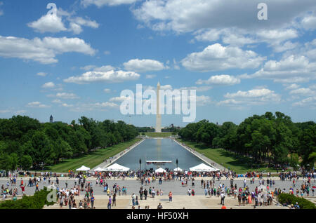 Washington Monument und Reflecting Pool gesehen aus dem Lincoln Memorial in Washington DC. Stockfoto