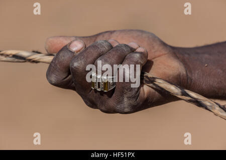 Sammeln von Wasser aus einem Brunnen, Naqa, Sudan Stockfoto