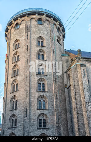 Rundetaarn (Rundturm) ist ein aus dem 17. Jahrhundert Turm befindet sich im zentralen Kopenhagen, Dänemark. Stockfoto