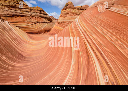 Rock Wellen - glatt und bunten Sandstein Felsen im Zentrum von The Wave in North Coyote Buttes an die Grenze zu Arizona-Utah, USA. Stockfoto