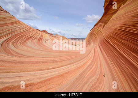 Roter Sandstein Wave - bunt und wirbelnden Sandsteinfelsen an The Wave, eine dramatische erosive Sandstein Rock Formation, Utah, USA Stockfoto