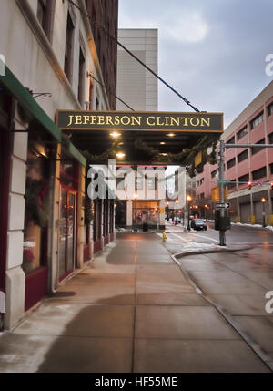 Syracuse, New York, USA. Dezember 25,2016. Blick auf Innenstadt von Syracuse, New York und das Jefferson Clinton Hotel in der Altstadt Armory Square, Stockfoto