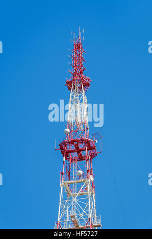 Foto Bild Kommunikation Funkturm gegen den blauen Himmel Stockfoto