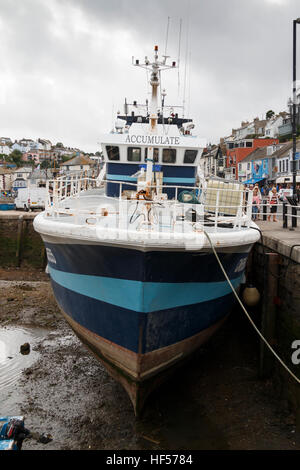 Ein Fischerboot im Hafen von Brixham UK Stockfoto