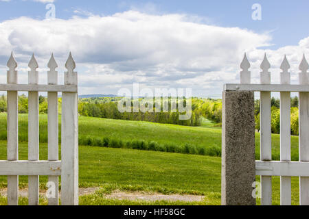 Tor, Zaun, Garten, Landschaft, Canterbury Shaker Village; Canterbury; New Hampshire; USA Stockfoto