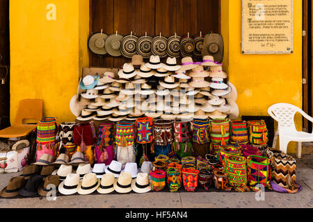 Hüte und Körbe zum Verkauf für Touristen, Cartagena de Indias, Bolivar, Kolumbien Stockfoto