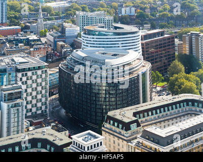 Blick auf Innenstadt und Park Plaza Westminster Bridge Hotel, London, England, Vereinigtes Königreich Stockfoto