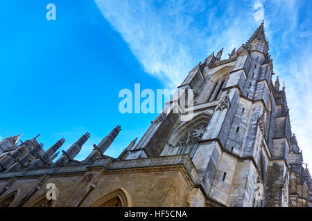 Blick auf einen Turm von Sainte Marie Cathedral im Quartier Grand Bayonne. Bayonne (Baiona). Süd-Frankreich. Stockfoto