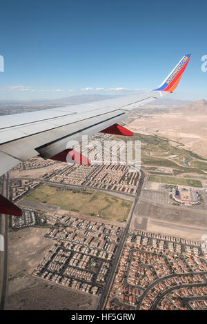 Blick aus dem Fenster eines Southwest Airlines Jets fliegen über Las Vegas, Nevada. Stockfoto