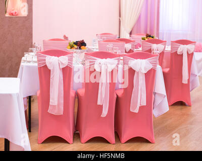 Hochzeit-Stühle in rosa Farbe Stockfoto