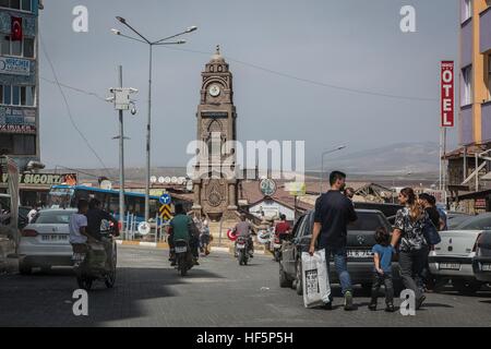 Türkei - Reyhanli - Smugglers Stadt - 21.09.2015 - Türkei / Hatay / Reyhanli - Uhr vom Zentrum Reyhanli. Diese kleine Stadt liegt an der syrischen Grenze, ist bekannt, um viele Mafia zu schützen, die alles handeln, die aus Syrien kommt.    -Chris Huby / Le Pictorium Stockfoto