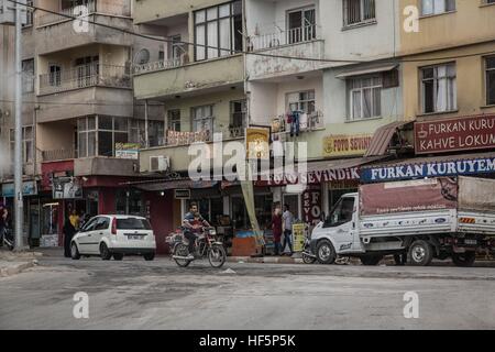 Türkei - Reyhanli - Smugglers Stadt - 21.09.2015 - Türkei / Hatay / Reyhanli - Straße Atmosphäre in Reyhanli. Diese kleine Stadt liegt an der syrischen Grenze, ist bekannt, um viele Mafia zu schützen, die alles handeln, die aus Syrien kommt.    -Chris Huby / Le Pictorium Stockfoto