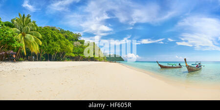 Panorama-Blick auf sandigen Strand, Bu-Bu-Insel, Provinz Krabi, Thailand Stockfoto