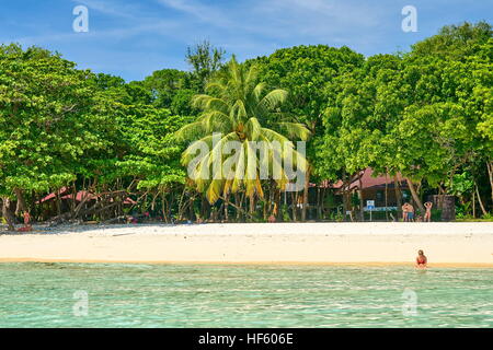 Sandstrand auf Bu Bu Island, Provinz Krabi, Thailand Stockfoto