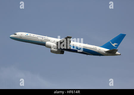 Chengdu, China - 15. Mai 2016: A Xiamen Air Boeing 757-200 mit der Registrierung B-2866 ausziehen von Chengdu Airport (CTU) in China. Xiamen Luft ist Stockfoto