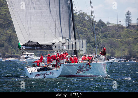 Die Super-maxi Yacht bereitet Wild Oats XI für den Beginn der jährlichen Sydney-Hobart-Regatta. Stockfoto