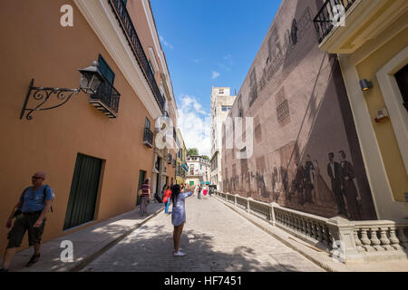 Wandbild auf Wand gegenüberliegenden la Casa del Marques de Arcos, Darstellung des 19. Jahrhunderts Künstler, Dichter, Philosophen und Schriftsteller, Calle Mercaderes, La Havanna, Cub Stockfoto